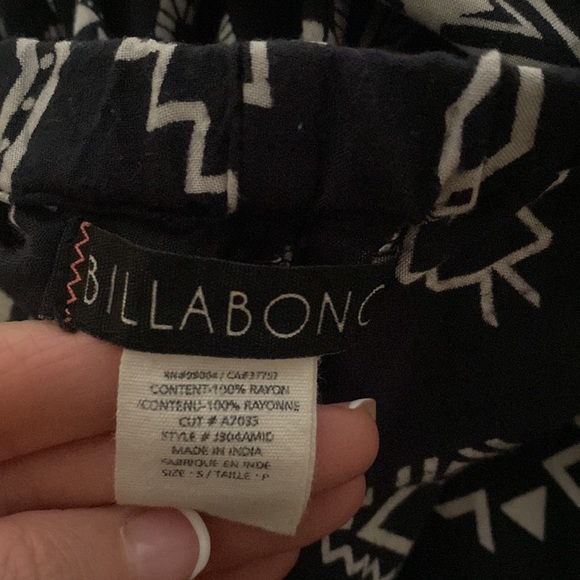 Billabong Flowy Pants. Used condition, still look good 👍 - Picture 4 of 4